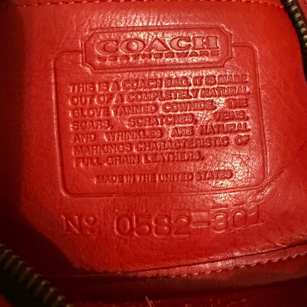 vintage Coach Kimball half-moon crossbody bag made from red leather. - Picture 5 of 5